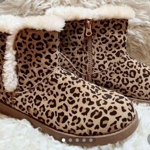 Leopard/ Cheetah Faux Fur Lined Boots... Size 8 NWT